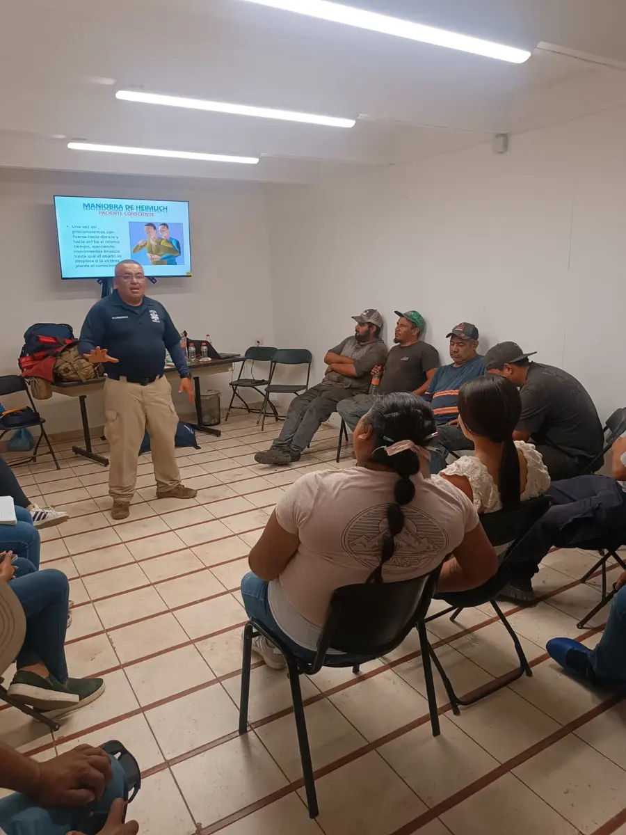 Sesión teórica de capacitación en seguridad